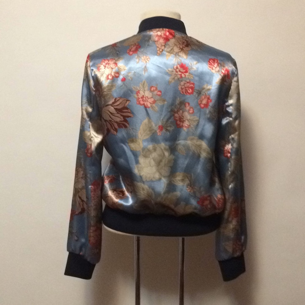 🚫SOLD🚫NWT Forever 21 Blue Floral Bomber Sz S - Picture 4 of 4